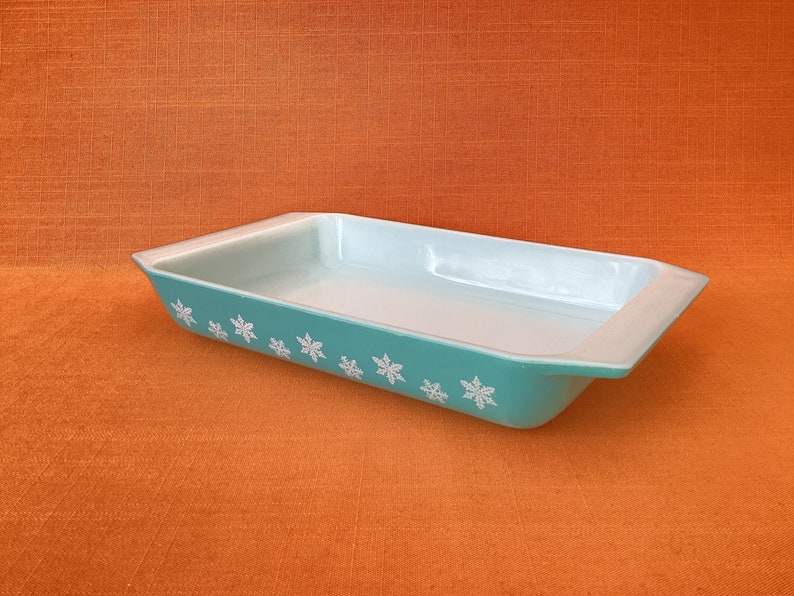 1950s Pyrex Snowflake space saver in turquoise, vintage Pyrex turquoise Snowflake, 1950s Pyrex Gaiety turquoise shallow spacesaver image 1