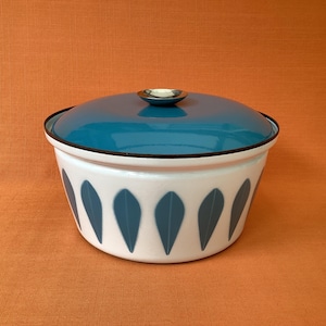Grande cocotte vintage Cathrineholm en émail, motif lotus bleu turquoise, ustensiles de cuisine rétro