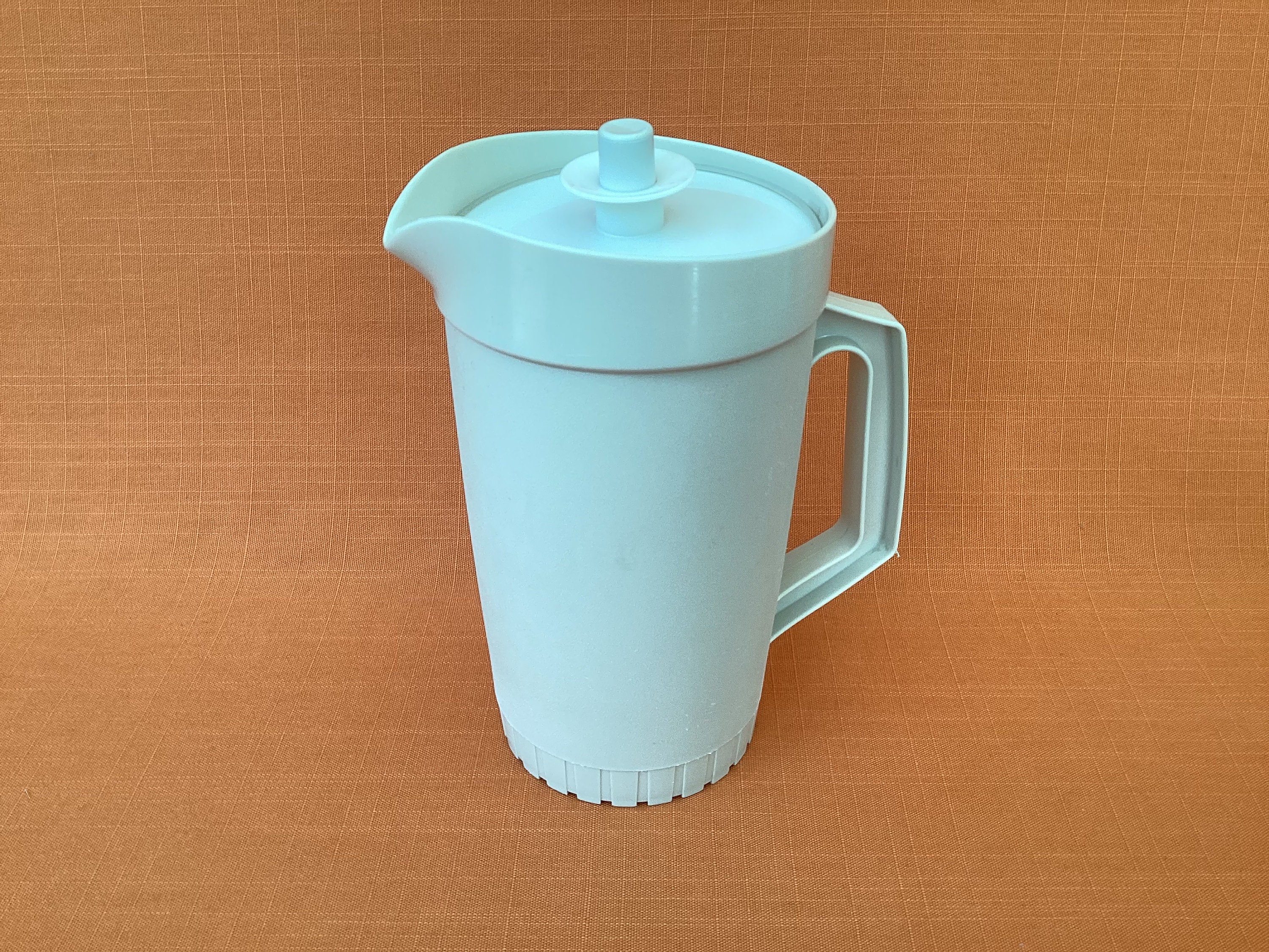 1960s Tupperware 2 Qt Juice Pitcher With Flip Top Lid Retro Vintage  Tupperware White Molded Plastic Beverage Pitcher RV Motor Home 