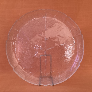 Retro 1970s Arcoroc Aspen leaf glass platter, 12.75” (32.5cm) diameter, textured glass, retro Arcoroc Aspen platter, Aspen Leaf cake plate