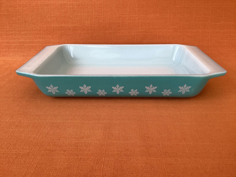 1950s Pyrex Snowflake space saver in turquoise, vintage Pyrex turquoise Snowflake, 1950s Pyrex Gaiety turquoise shallow spacesaver image 4