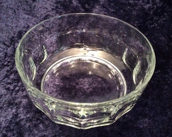 Retro 1970s Arcoroc Britannia Thumbprint 8.75” trifle bowl, Arcoroc glass Fruit Bowl, Arcoroc Thumbprint bowl, Arcoroc Britannia trifle bowl
