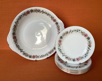 Pretty fine bone china set of a cake plate and 6 tea plates in the Royal Albert ‘Belinda’ pattern, Paragon Belinda cake plate, Belinda plate