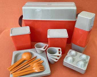 Pique nique orange des années 70 - France