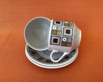 Pair of Broadhurst Kathie Winkle ‘Rushstone’ cups and saucers, 1960s kitchenware