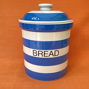 Cornishware Cloverleaf Bread crock in traditional blue and white, TG Green bread bin, excellent condition