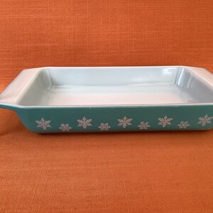 1950s Pyrex Snowflake space saver in turquoise, vintage Pyrex turquoise Snowflake, 1950s Pyrex Gaiety turquoise shallow spacesaver image 9