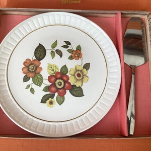 Royal Worcester Palissy Clovelly cake plate and cake slice in original box, vintage Palissy Clovelly serving plate and silver cake slice