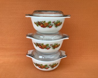 A set of 3 retro Pyrex casserole dishes with lids, all 6.5” diameter, Pyrex fruit pattern, retro casserole dish, set of Pyrex serving dishes