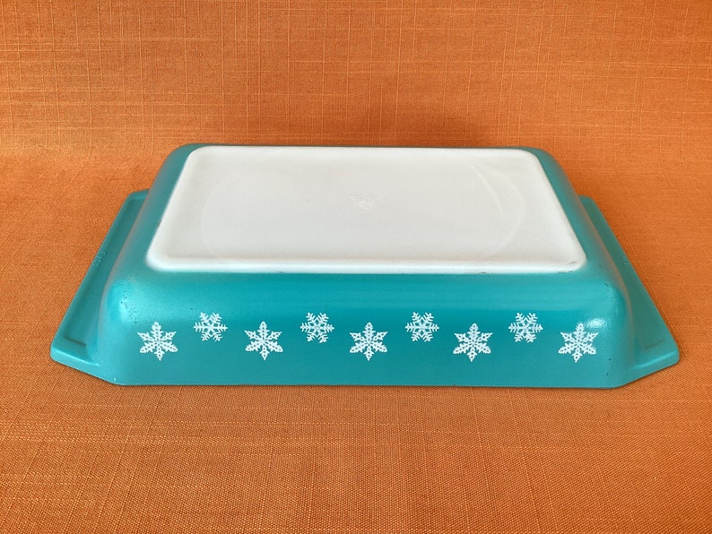 1950s Pyrex Snowflake space saver in turquoise, vintage Pyrex turquoise Snowflake, 1950s Pyrex Gaiety turquoise shallow spacesaver image 7