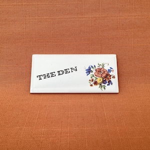 Vintage Keramik &quot;&quot;The Den&quot;&quot; Türschild, Blumenmuster