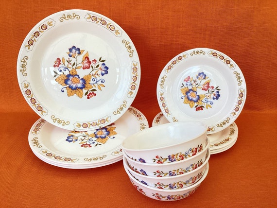 Arcopal Delhi Dinner Plates, Tea Plates and Cereal/soup Bowls sold in Sets  of 4, Retro Arcopal Floral Design, Arcopal Milk Glass Plates 