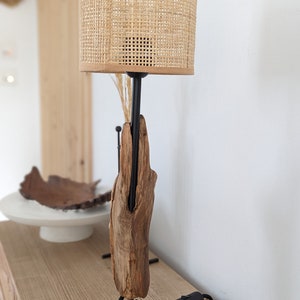 Lampe en bois flotté abat jour en canage image 5