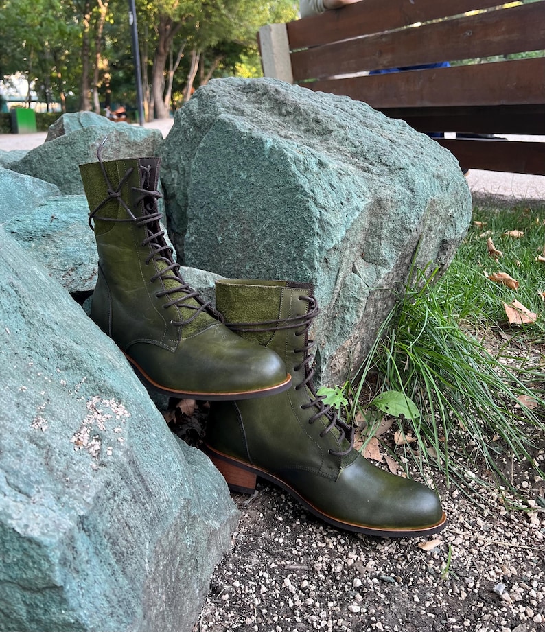 Botas de couro verde, botas feitas à mão, botas verdes com cadarço femininas, botas, botas vintage, botas de couro femininas, botas verdes antigas imagem 1