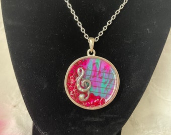STUNNING Resin Jewel Music Note Large Pendant Circle Necklace