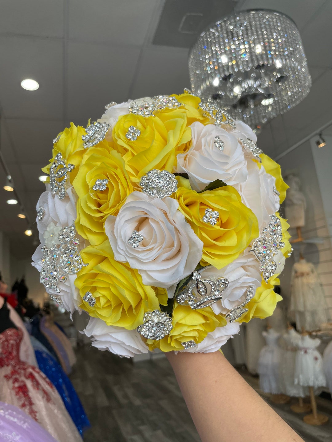 Ramo de Quinceañera Amarillo Marfil - Etsy México, image size:1080x1440