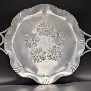 Vintage Hammered Aluminum Serving Tray Hand Forged Aluminum Tray with Flowers Dinner Party Serving Ware Vintage Hammered Aluminum Decor