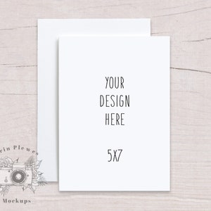 5x7 Karte Mockup mit weißem Umschlag auf beigem Holz, Dankeskarte Mock Up, Einladung flaches Lay für rustikale Hochzeit, Jpeg Instant Digital Download