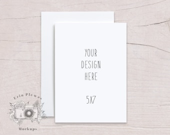 5x7 Karte Mockup mit weißem Umschlag auf beigem Holz, Dankeskarte Mock Up, Einladung flaches Lay für rustikale Hochzeit, Jpeg Instant Digital Download