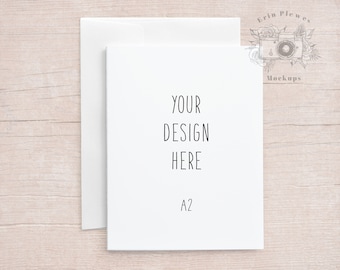 A2 Karte Mockup mit weißem Umschlag auf beigem Holz, Dankeskarte Mock Up, Einladung flaches Lay für rustikale Hochzeit, Jpeg Instant Digital Download