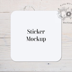 Vierkante Sticker Mockup met afgeronde randen, Coaster Mock Up op rustiek wit hout, Jpeg Instant Digitale Download Sjabloon