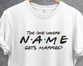 T-shirt personnalisé Celui où « nom » se marie, mariée et demoiselle d'honneur | Enterrement de vie de jeune fille, cadeau parfait.