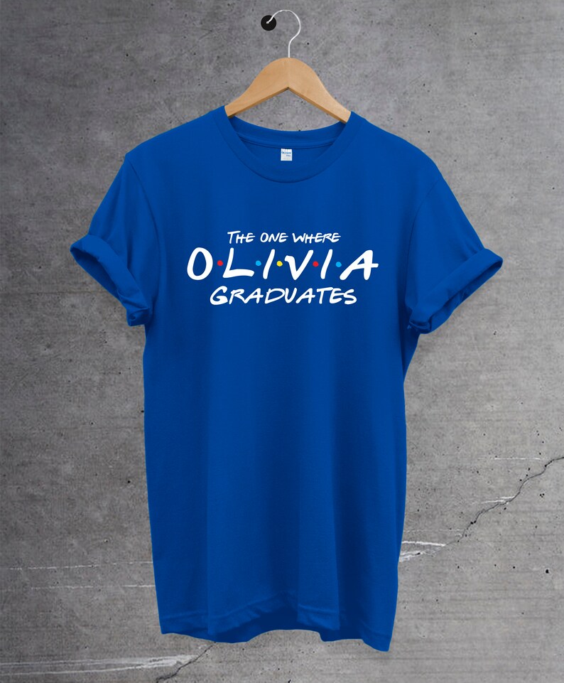 Camiseta de posgrado personalizada, aquella en la que se gradúa con nombre personalizado, camiseta unisex, regalo perfecto para él/ella. Camiseta de la escuela universitaria. Royal white-print