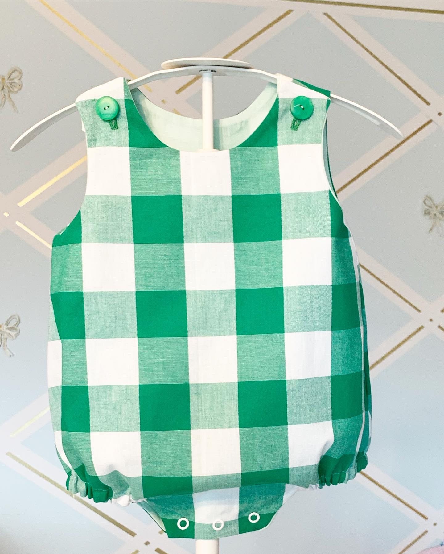 geruit rompertje Sunsuit playsuit groen wit maten 12M 18M en 24 M happy Easter egg