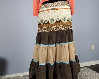 A beautiful vintage High waisted. layered.boho. Midi. printed. Hip hugger skirt. sm-med 100% cotton. Festival wear