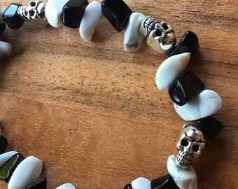 Skull black and white Howlite and obsidian bracelet