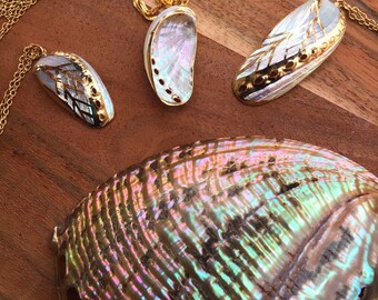 Abalone Sea Shell Necklace - Gold and White Pearl Pattern