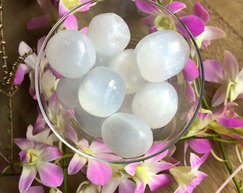 Selenite tumble stone