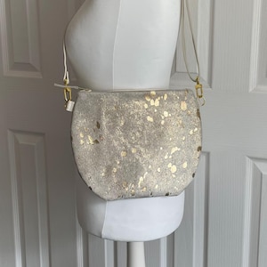 Venturi Gold Metallic Splash Umhängetasche aus Rindsleder, Crossbody-Handtasche in Gold, Goldlederhandtasche.