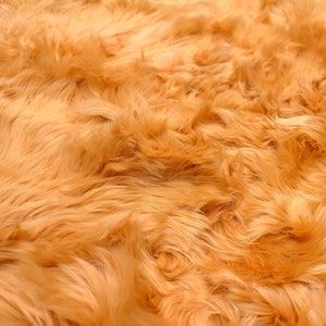 Luxuriöser Alpaka-Echtpelz Teppich goldene Farbe, Alpaka Teppiche im Wohnzimmer, Teppiche Innenhaus, Pelz Akzente Teppich Zimmer Dekor