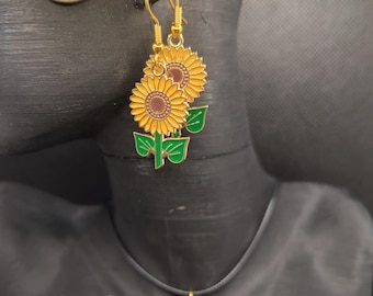 Conjunto de joyería de girasoles: pendientes y collar, accesorio floral de estilo cottagecore inspirado en la naturaleza.