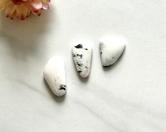 Dolomita blanca de forma irregular, tamaño mediano, color blanco, juego de 3