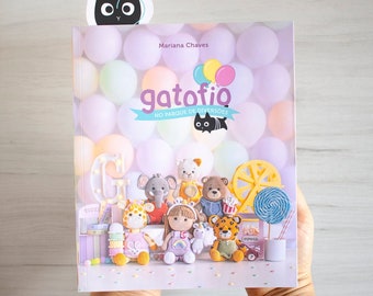 Fio Cat Book in the Amusement Park /Crochet Pattern Book (English)
