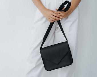 small black leather crossbody purse