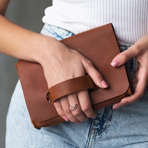 Pochette en cuir avec poignée, pochette en cuir personnalisée, pochette en cuir, pochettes en cuir pour femme, pochette en cuir faite main