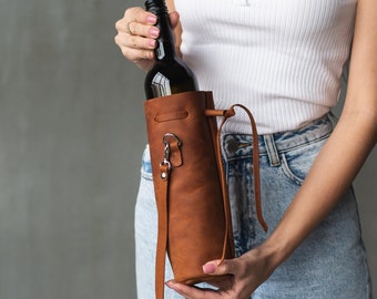 Leather bottle bag,Wine carrier bag,Personalized leather wine tote,Engraved wine tote,Leather bottle holder,Leather wine bottle carrier