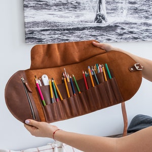 Personalisierte Lederrolle, Federmäppchen mit Monogramm, Federmäppchen nach Maß, Federmäppchen aus Leder, Künstlerrolle aus Leder