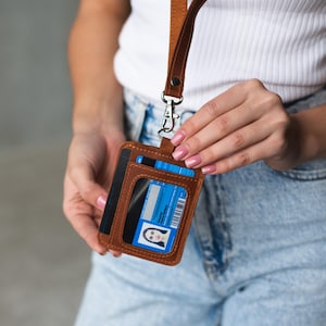 Porta credencial de cuero personalizado, Cordón de cuero para credencial, Porta credencial grabado, Porta credencial con cordón, Porta credencial de trabajo, Estuche para credencial