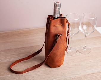 Leather bottle bag,Wine carrier bag,Personalized leather wine tote,Engraved wine tote,Leather bottle holder,Leather wine bottle carrier