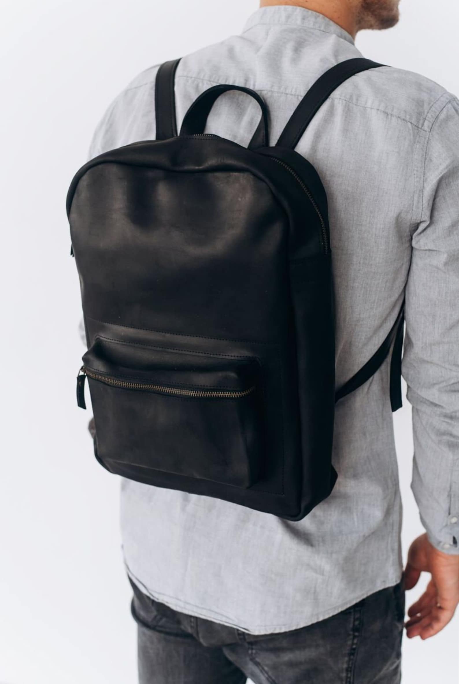 mens black leather backpack