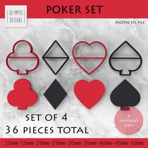 Op de afbeelding: Een set van 4 koekjesuitstekers in de vorm van pokerkaarten in 9 verschillende maten, variërend van 10 mm tot 50 mm. De uitstekers zijn in de vorm van een klaver, ruit, hart en schoppen. De uitstekers zijn zwart en rood.