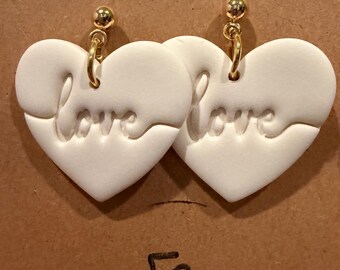 バレンタインデーにぴったりのハート型ポリマークレイイヤリング。