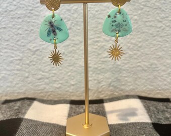 不気味なハロウィーンのウィジャボードと虫のぶら下がりイヤリング