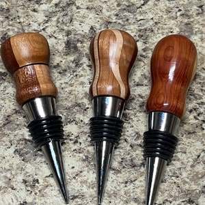 Handgemachte Weinflaschen-Stopper aus Holz - Handgedreht aus exotischen und heimischen Harthölzern