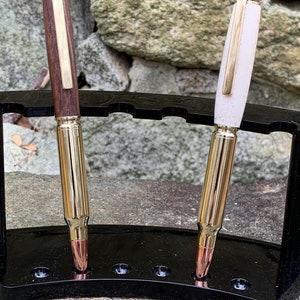Handgemaakte kogelpennen – handgedraaid walnoot en gewei met 24 kt gouden omhulsel – draaimechanisme – uniek cadeau voor buitenmens of jager