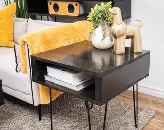 Table d'appoint noire, table de bout du milieu du siècle, table de chevet moderne rustique, table d'appoint en bois, table d'appoint personnalisée